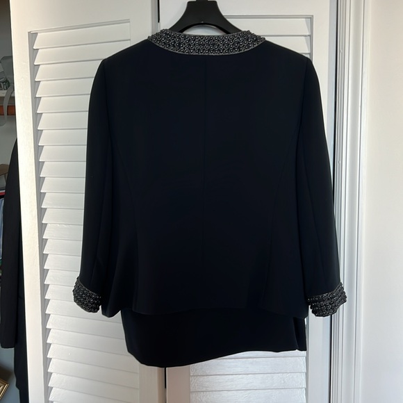 Tahari beautiful 2 piece embellished jacket and skirt size 14 - Picture 2 of 11